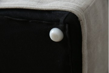 中古　美品　BoConcept(ボーコンセプト)　ゆったりとした座面のシンプルなオットマン付き3人掛けカウチソファ　(R-082464)