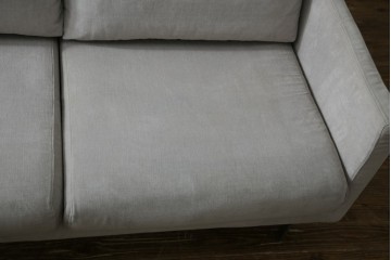 中古　美品　BoConcept(ボーコンセプト)　ゆったりとした座面のシンプルなオットマン付き3人掛けカウチソファ　(R-082464)