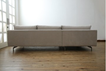 中古　美品　BoConcept(ボーコンセプト)　ゆったりとした座面のシンプルなオットマン付き3人掛けカウチソファ　(R-082464)