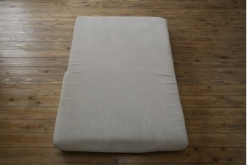 中古　美品　BoConcept(ボーコンセプト)　ゆったりとした座面のシンプルなオットマン付き3人掛けカウチソファ　(R-082464)