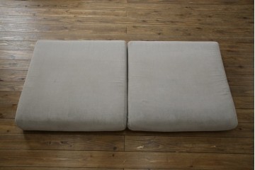 中古　美品　BoConcept(ボーコンセプト)　ゆったりとした座面のシンプルなオットマン付き3人掛けカウチソファ　(R-082464)
