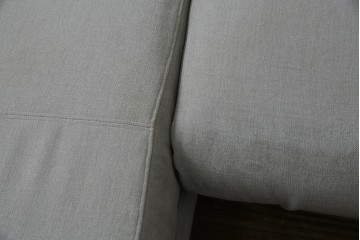 中古　美品　BoConcept(ボーコンセプト)　ゆったりとした座面のシンプルなオットマン付き3人掛けカウチソファ　(R-082464)