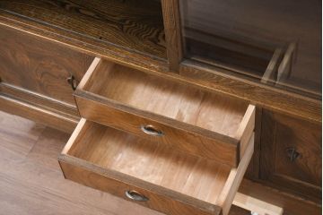 中古　美品　国産職人手作り　高級家具　高島屋デパート取り扱い　欅(ケヤキ)材　落ち着いた佇まいの茶箪笥(サイドボード、サイドキャビネット、茶棚、食器棚、収納棚、戸棚)(定価約35万円)(R-082466)