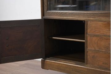 中古　美品　国産職人手作り　高級家具　高島屋デパート取り扱い　欅(ケヤキ)材　落ち着いた佇まいの茶箪笥(サイドボード、サイドキャビネット、茶棚、食器棚、収納棚、戸棚)(定価約35万円)(R-082466)