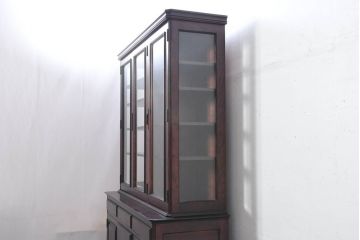 中古　美品　桜材　国産職人手作り家具　和風モダン　作りの良い三面ガラスの食器棚(収納棚、戸棚、カップボード、飾り棚、コレクションケース、ディスプレイケース、キャビネット)(R-082467)