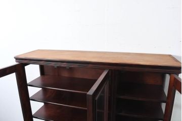 中古　美品　桜材　国産職人手作り家具　和風モダン　作りの良い三面ガラスの食器棚(収納棚、戸棚、カップボード、飾り棚、コレクションケース、ディスプレイケース、キャビネット)(R-082467)