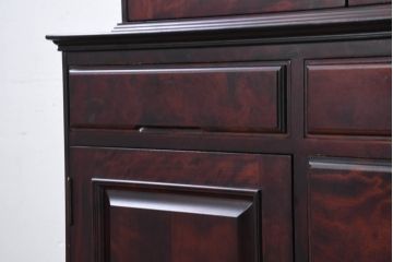 中古　美品　桜材　国産職人手作り家具　和風モダン　作りの良い三面ガラスの食器棚(収納棚、戸棚、カップボード、飾り棚、コレクションケース、ディスプレイケース、キャビネット)(R-082467)