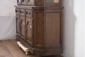 中古　美品　KOSUGA(コスガ)　リージェントハウスシリーズ　上品な佇まいの二段重ねキャビネット(食器棚、キュリオケース、カップボード、飾り棚、戸棚、収納棚)(定価約44万円)(R-082468)