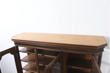 中古　美品　KOSUGA(コスガ)　リージェントハウスシリーズ　上品な佇まいの二段重ねキャビネット(食器棚、キュリオケース、カップボード、飾り棚、戸棚、収納棚)(定価約44万円)(R-082468)
