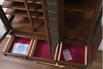 中古　美品　KOSUGA(コスガ)　リージェントハウスシリーズ　上品な佇まいの二段重ねキャビネット(食器棚、キュリオケース、カップボード、飾り棚、戸棚、収納棚)(定価約44万円)(R-082468)