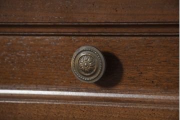 中古　美品　KOSUGA(コスガ)　リージェントハウスシリーズ　上品な佇まいの二段重ねキャビネット(食器棚、キュリオケース、カップボード、飾り棚、戸棚、収納棚)(定価約44万円)(R-082468)