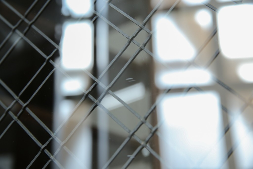 中古　美品　KOSUGA(コスガ)　リージェントハウスシリーズ　上品な佇まいの二段重ねキャビネット(食器棚、キュリオケース、カップボード、飾り棚、戸棚、収納棚)(定価約44万円)(R-082468)