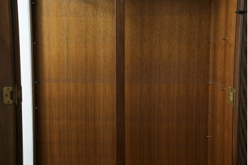 中古　美品　KOSUGA(コスガ)　リージェントハウスシリーズ　上品な佇まいの二段重ねキャビネット(食器棚、キュリオケース、カップボード、飾り棚、戸棚、収納棚)(定価約44万円)(R-082468)