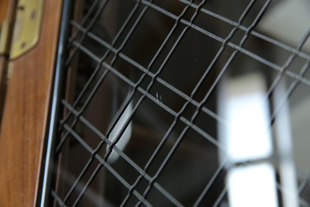 中古　美品　KOSUGA(コスガ)　リージェントハウスシリーズ　上品な佇まいの二段重ねキャビネット(食器棚、キュリオケース、カップボード、飾り棚、戸棚、収納棚)(定価約44万円)(R-082468)