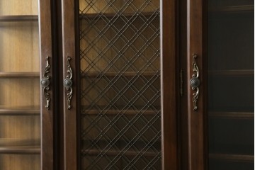 中古　美品　KOSUGA(コスガ)　リージェントハウスシリーズ　上品な佇まいの二段重ねキャビネット(食器棚、キュリオケース、カップボード、飾り棚、戸棚、収納棚)(定価約44万円)(R-082468)