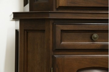 中古　美品　KOSUGA(コスガ)　リージェントハウスシリーズ　上品な佇まいの二段重ねキャビネット(食器棚、キュリオケース、カップボード、飾り棚、戸棚、収納棚)(定価約44万円)(R-082468)