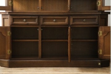 中古　美品　KOSUGA(コスガ)　リージェントハウスシリーズ　上品な佇まいの二段重ねキャビネット(食器棚、キュリオケース、カップボード、飾り棚、戸棚、収納棚)(定価約44万円)(R-082468)