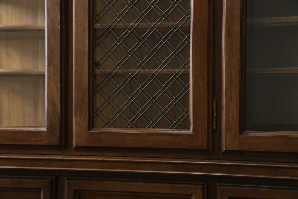 中古　美品　KOSUGA(コスガ)　リージェントハウスシリーズ　上品な佇まいの二段重ねキャビネット(食器棚、キュリオケース、カップボード、飾り棚、戸棚、収納棚)(定価約44万円)(R-082468)