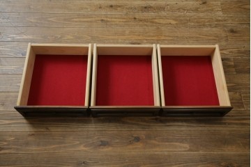 中古　美品　KOSUGA(コスガ)　リージェントハウスシリーズ　上品な佇まいの二段重ねキャビネット(食器棚、キュリオケース、カップボード、飾り棚、戸棚、収納棚)(定価約44万円)(R-082468)