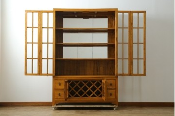アジアンヴィンテージ　超美品!!　使用感ほぼなし　李朝デザイン　総無垢材　ワインラック付き　洗練されたデザインが美しい二段重ねキャビネット　(R-082472)