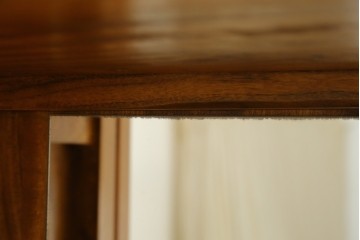 アジアンヴィンテージ　超美品!!　使用感ほぼなし　李朝デザイン　総無垢材　ワインラック付き　洗練されたデザインが美しい二段重ねキャビネット　(R-082472)