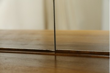 アジアンヴィンテージ　超美品!!　使用感ほぼなし　李朝デザイン　総無垢材　ワインラック付き　洗練されたデザインが美しい二段重ねキャビネット　(R-082472)