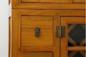 アジアンヴィンテージ　超美品!!　使用感ほぼなし　李朝デザイン　総無垢材　ワインラック付き　洗練されたデザインが美しい二段重ねキャビネット　(R-082472)