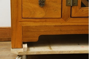 アジアンヴィンテージ　超美品!!　使用感ほぼなし　李朝デザイン　総無垢材　ワインラック付き　洗練されたデザインが美しい二段重ねキャビネット　(R-082472)