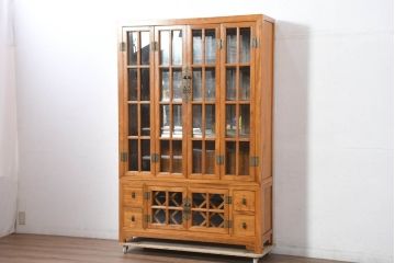 アジアンビンテージ　超美品!!　使用感ほぼなし　李朝デザイン　総無垢材　ワインラック付き　洗練されたデザインが美しい二段重ねキャビネット(カップボード、食器棚、飾り棚、陳列棚、収納棚、戸棚、店舗什器、ヴィンテージ)(R-082472)