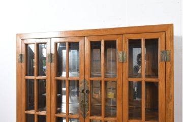 アジアンビンテージ　超美品!!　使用感ほぼなし　李朝デザイン　総無垢材　ワインラック付き　洗練されたデザインが美しい二段重ねキャビネット(カップボード、食器棚、飾り棚、陳列棚、収納棚、戸棚、店舗什器、ヴィンテージ)(R-082472)
