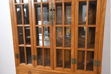 アジアンビンテージ　超美品!!　使用感ほぼなし　李朝デザイン　総無垢材　ワインラック付き　洗練されたデザインが美しい二段重ねキャビネット(カップボード、食器棚、飾り棚、陳列棚、収納棚、戸棚、店舗什器、ヴィンテージ)(R-082472)