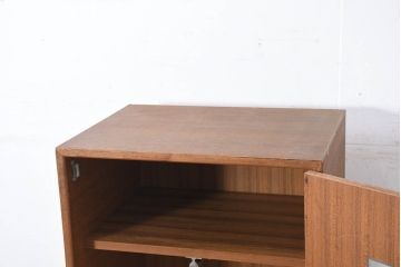 和製ビンテージ　北欧デザイン　チーク材　縦型/薄型　シンプルなデザインがお部屋に馴染みやすいワードローブ(衣装箪笥、洋服タンス、収納棚、ロッカー、ヴィンテージ)(R-082473)