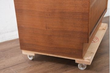 和製ビンテージ　北欧デザイン　チーク材　縦型/薄型　シンプルなデザインがお部屋に馴染みやすいワードローブ(衣装箪笥、洋服タンス、収納棚、ロッカー、ヴィンテージ)(R-082473)