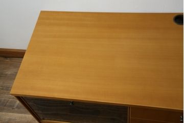中古　美品　カリモク家具(karimoku)　domani(ドマーニ)　洗練されたデザインが美しいシアターボード(テレビ台、テレビボード、ローボード、キャビネット、収納棚、サイドボード)(定価約45万円)(R-082476)
