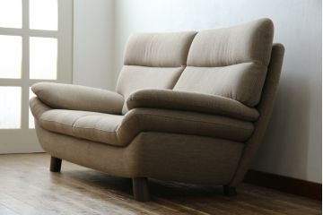 中古　カリモク家具(karimoku)　UT83モデル　落ち着いた空間づくりにおすすめの2Pソファ(2人掛けソファ、二人掛けソファ)(定価約26万円)(R-082477)