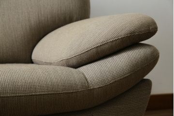 中古　カリモク家具(karimoku)　UT83モデル　落ち着いた空間づくりにおすすめの2Pソファ(2人掛けソファ、二人掛けソファ)(定価約26万円)(R-082477)