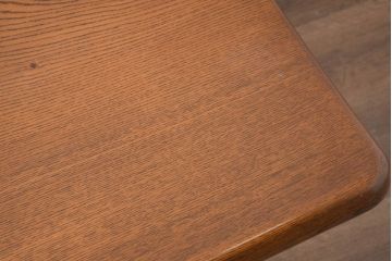 中古　高級品!!　国産　職人手作り家具　総楢(ナラ)材　天板一枚板　重厚な佇まいが魅力のローテーブル(座卓、センターテーブル、リビングテーブル)(定価約28万円)(R-082478)