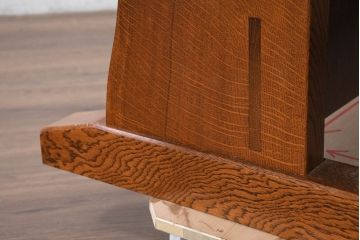 中古　高級品!!　国産　職人手作り家具　総楢(ナラ)材　天板一枚板　重厚な佇まいが魅力のローテーブル(座卓、センターテーブル、リビングテーブル)(定価約28万円)(R-082478)
