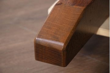 中古　高級品!!　国産　職人手作り家具　総楢(ナラ)材　天板一枚板　重厚な佇まいが魅力のローテーブル(座卓、センターテーブル、リビングテーブル)(定価約28万円)(R-082478)