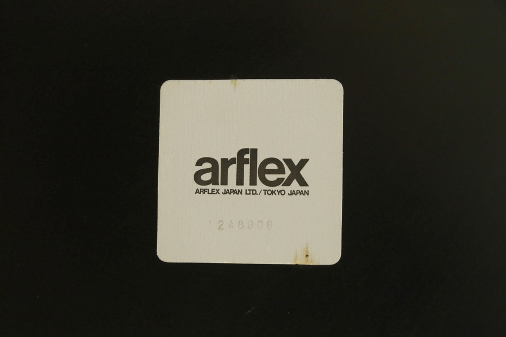 中古　希少な廃番品!!　arflex(アルフレックス)　STATION 2(ステーション 2)　モダンデザインが魅力のダイニングテーブル　定価約26万円　(R-082479)