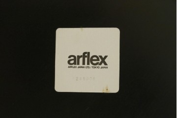 中古　希少な廃番品!!　arflex(アルフレックス)　STATION 2(ステーション 2)　モダンデザインが魅力のダイニングテーブル　定価約26万円　(R-082479)