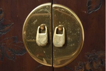 中古　美品　DREXEL HERITAGE(ドレクセルヘリテイジ)　シノワズリ様式　上品な佇まいが美しいチャイナキャビネット(食器棚、キュリオケース、ガラスケース、ショーケース、戸棚、飾り棚)(定価約340万円)(R-082480)