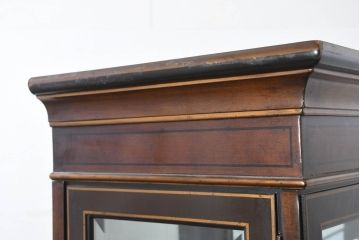 中古　美品　DREXEL HERITAGE(ドレクセルヘリテイジ)　シノワズリ様式　上品な佇まいが美しいチャイナキャビネット(食器棚、キュリオケース、ガラスケース、ショーケース、戸棚、飾り棚)(定価約340万円)(R-082480)
