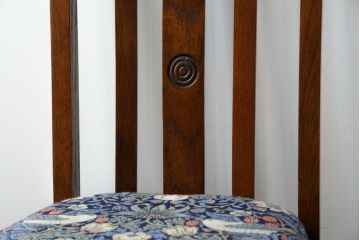 イギリスビンテージ　オーク材　アンティーク調　クラシカルな雰囲気を醸し出すダイニングチェア4脚セット(Dチェア、アームレスチェア、椅子、イス、英国、ヴィンテージ、バラ売り可能)(R-082482)