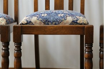 イギリスビンテージ　オーク材　アンティーク調　クラシカルな雰囲気を醸し出すダイニングチェア4脚セット(Dチェア、アームレスチェア、椅子、イス、英国、ヴィンテージ、バラ売り可能)(R-082483)