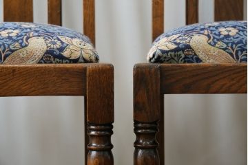 イギリスビンテージ　オーク材　アンティーク調　クラシカルな雰囲気を醸し出すダイニングチェア4脚セット(Dチェア、アームレスチェア、椅子、イス、英国、ヴィンテージ、バラ売り可能)(R-082483)