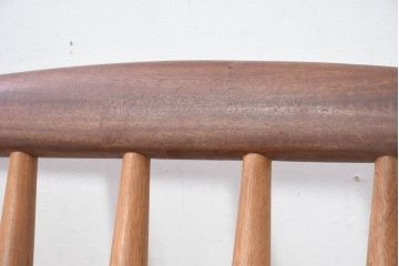 中古　希少!!　沖縄　流線木工　工房 島変木(とうへんぼく)　屋宜政廣(やぎまさひろ)作　赤木材使用　温かみ感じる丸みを帯びた小供用ベンチ(子供用ベンチ、板座チェア、イス、椅子)(定価約7万円)(R-082485)