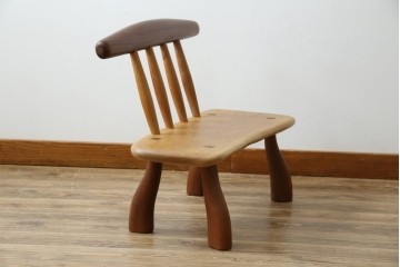 中古　希少!!　沖縄　流線木工　工房 島変木(とうへんぼく)　屋宜政廣(やぎまさひろ)作　赤木材使用　温かみ感じる丸みを帯びた小供用ベンチ　定価約7万円　(R-082485)