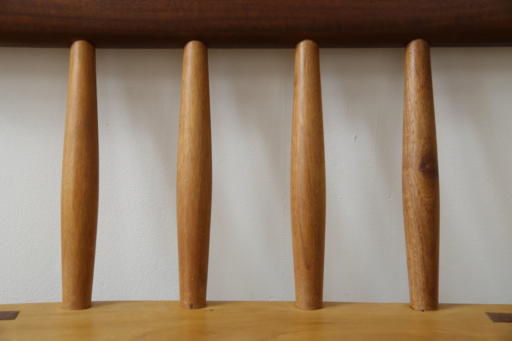 中古　希少!!　沖縄　流線木工　工房 島変木(とうへんぼく)　屋宜政廣(やぎまさひろ)作　赤木材使用　温かみ感じる丸みを帯びた小供用ベンチ　定価約7万円　(R-082485)