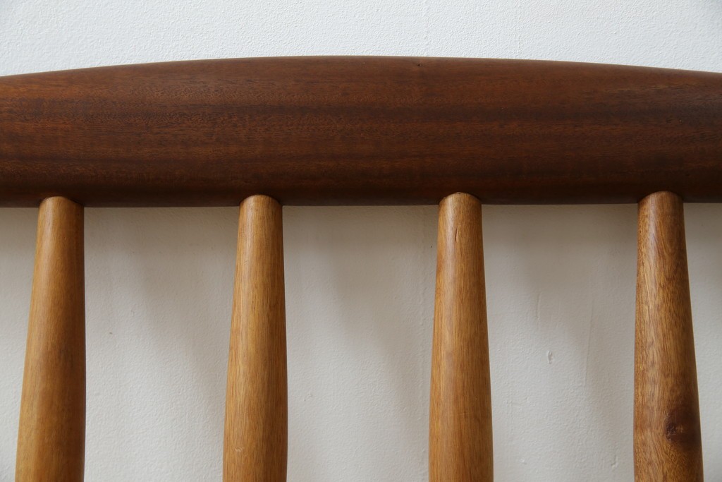 中古　希少!!　沖縄　流線木工　工房 島変木(とうへんぼく)　屋宜政廣(やぎまさひろ)作　赤木材使用　温かみ感じる丸みを帯びた小供用ベンチ　定価約7万円　(R-082485)